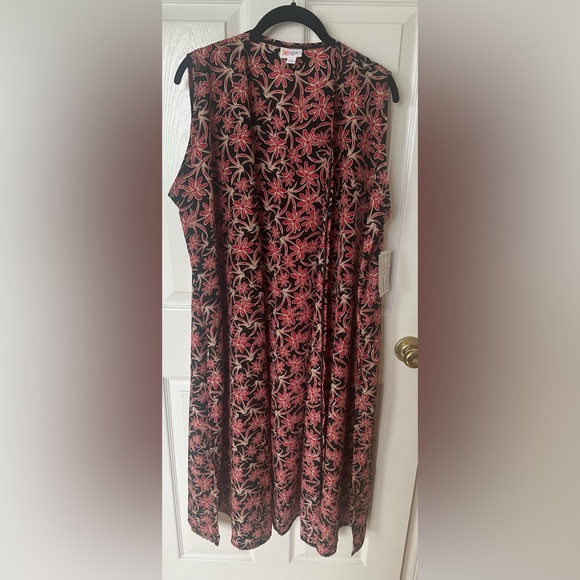 NWT LULAROE Joy Duster Vest In Black and Red Floral - Size Large - Picture 1 of 7